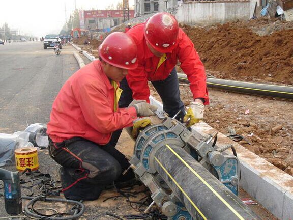 市燃?xì)夤艿朗┕がF(xiàn)場